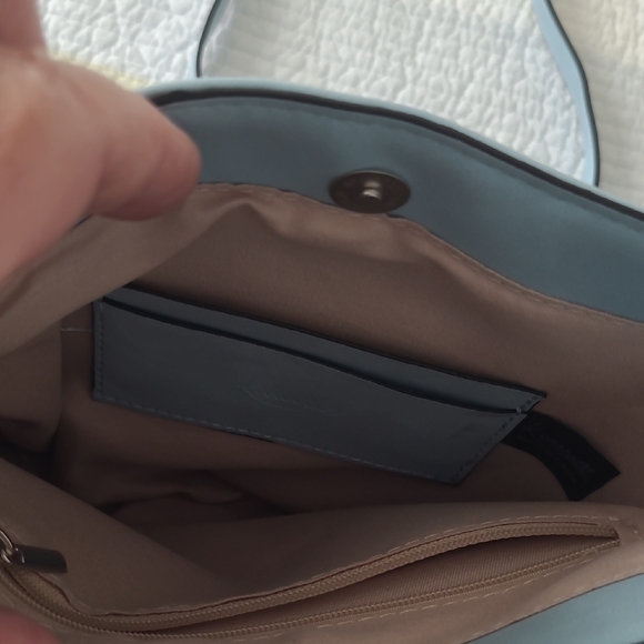 Elegant Sky Blue Crossbody Bag - Picture 4 of 11